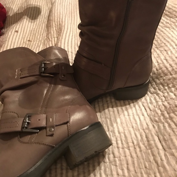 Boots - Picture 2 of 6